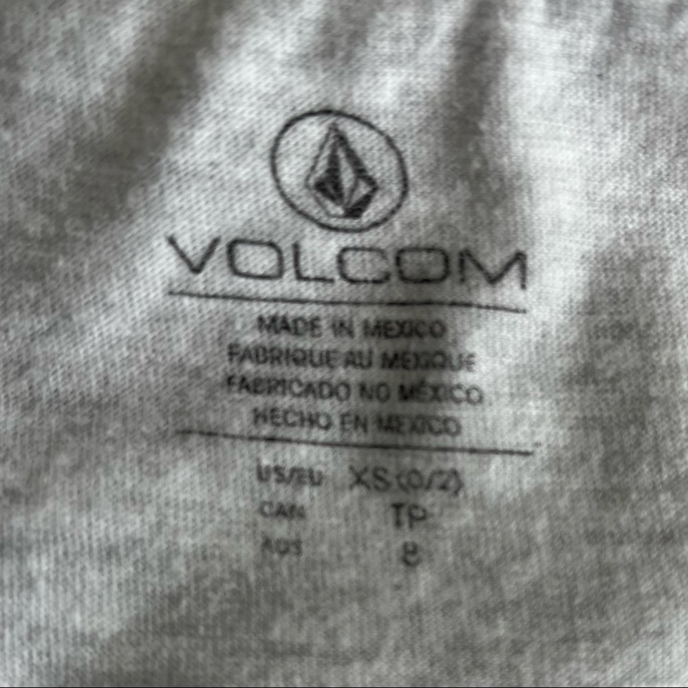 •Volcom• Short Sleeved Flower Graphic Tee - Size XS - Picture 2 of 6